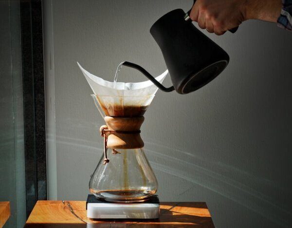 کمکس چیست؟ (Chemex) و معرفی انواع کمکس و نحوه کارکرد آنها در فروشگاه اینترنتی ساور Savor | ظروف و تجهیزات کافه و رستوران